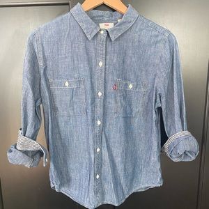 Levi’s Cropped Denim Shirt
